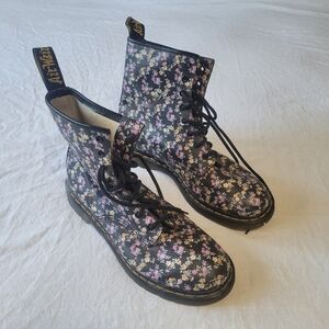 Doc Dr. Martens Women's Floral Print Leather Combat Boots Size 10 Goth Grunge.